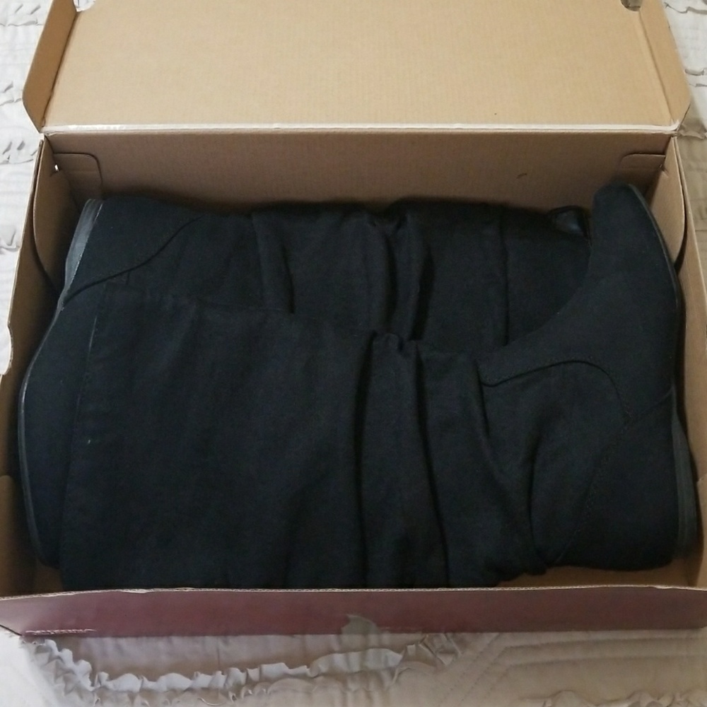 Black pull on boots no heel
